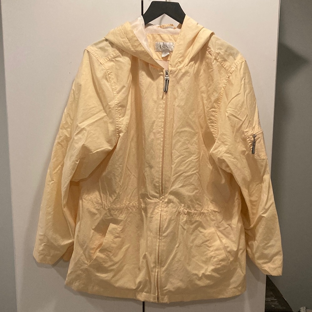 Soft yellow lightweight jacket ~ casual corner annex size xl ~ wind breaker